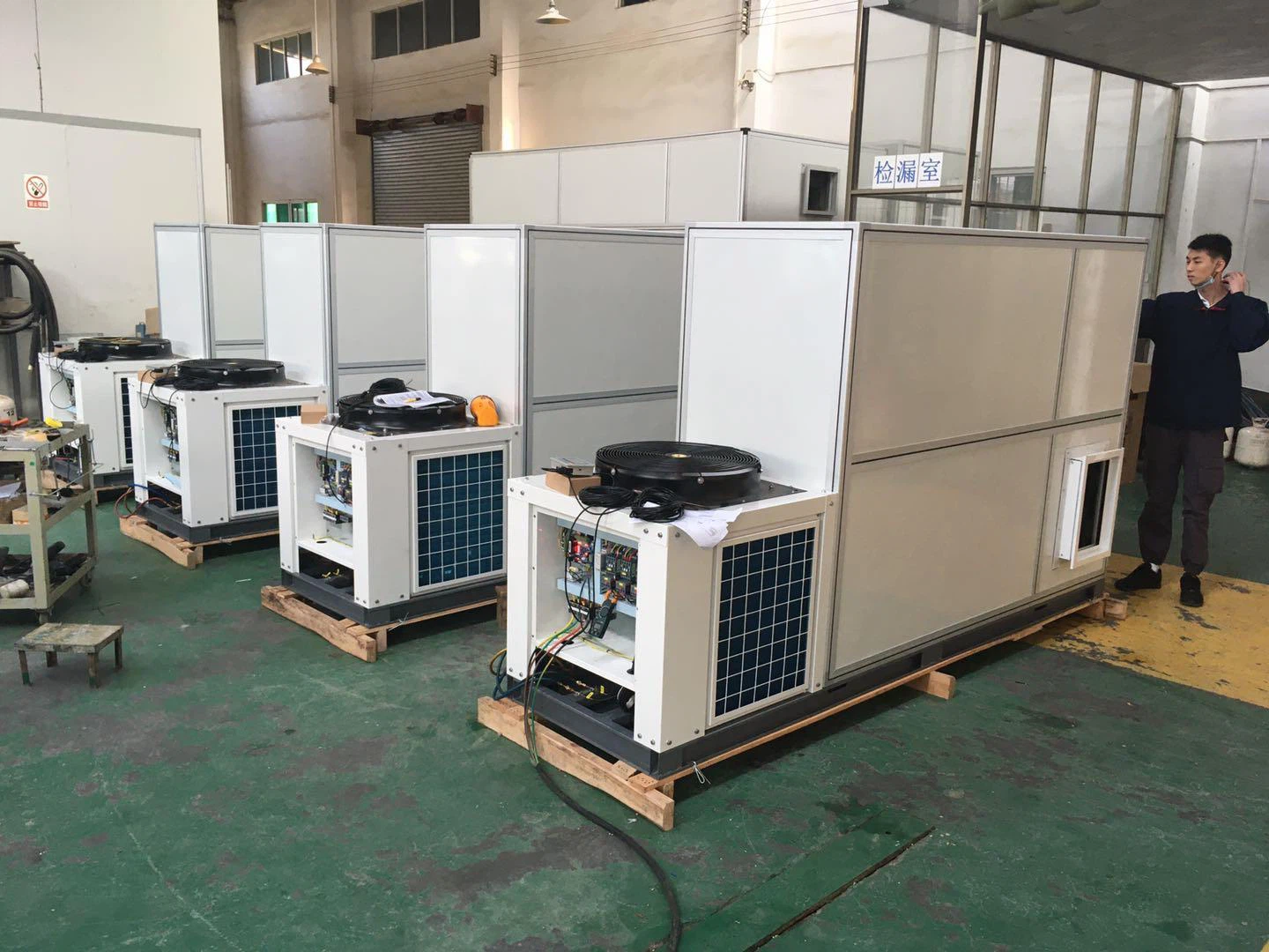 Rooftop (constant temperature and humidity) cleaning air conditioner for Rwanda project in Africa